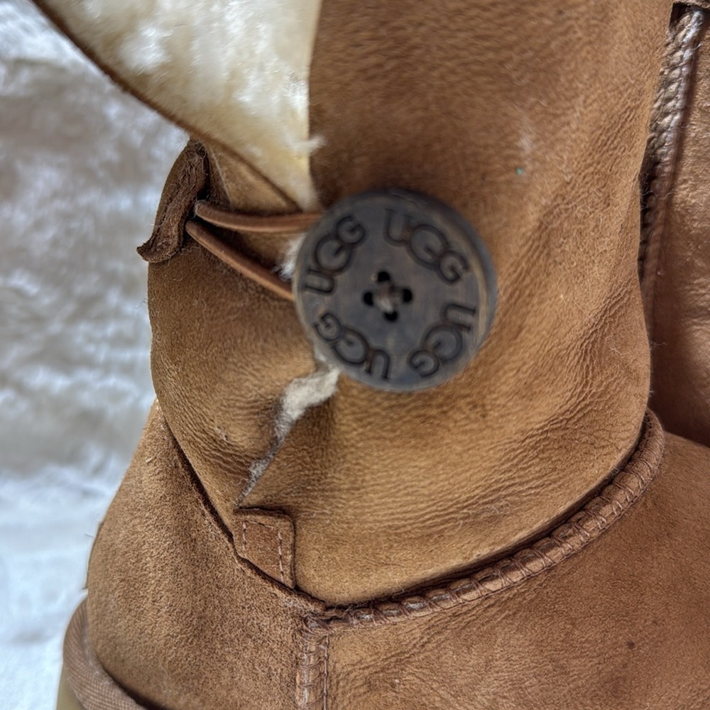 Ugg Bailey Button II Women Chestnut Size 8 - Picture 5 of 13